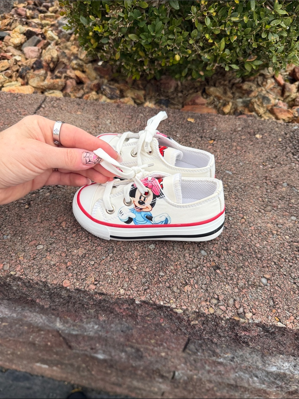Kids White Canvas Minnie Mouse Sneakers with Pink Accent